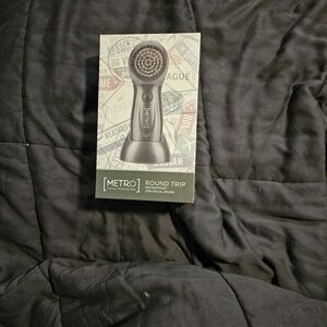 Metro Black Facial Cleansing Brush